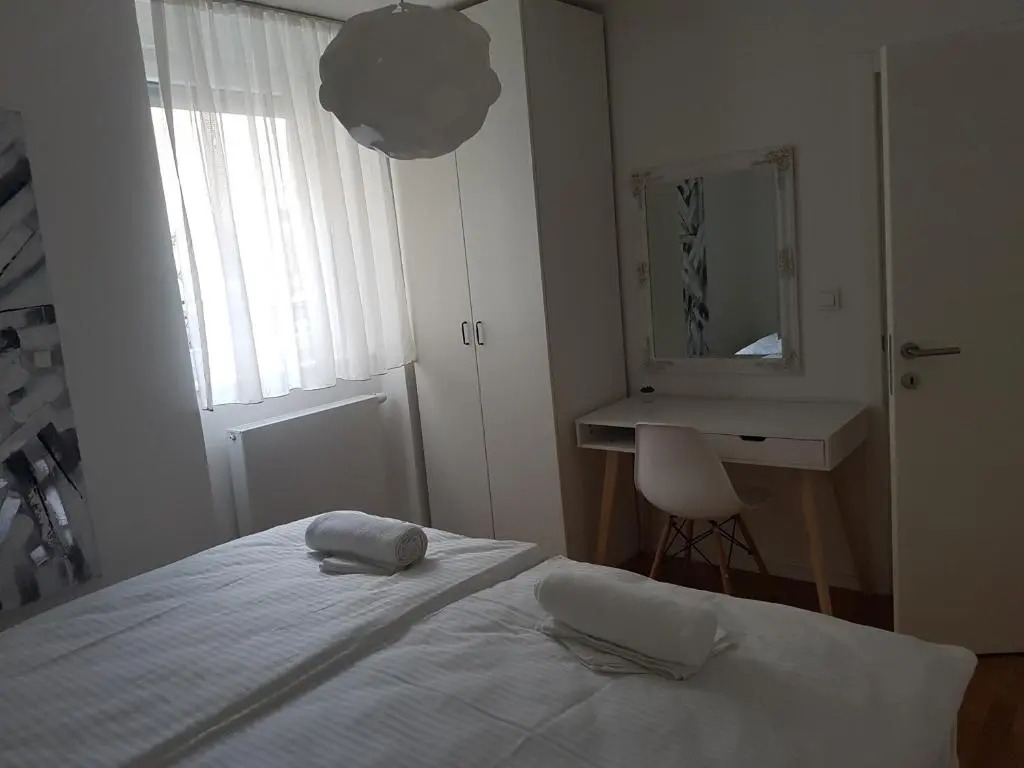 HOME APARTMANI I SOBE