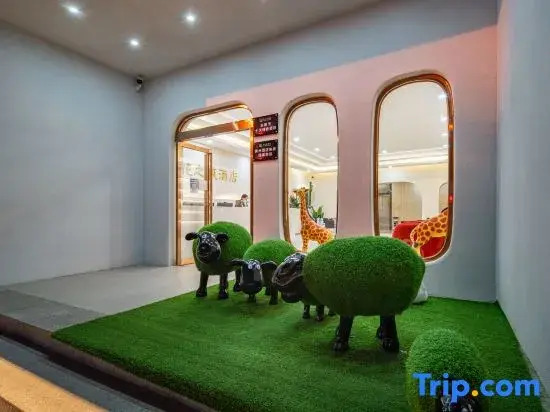 Qian huazhizhu Hotel (Anshun Xixiu District Ancient city walls )
