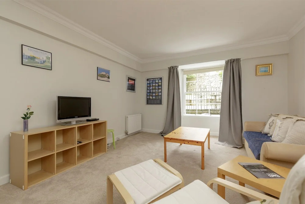 Classic Main Door Entry 2-bedroom New Town Apartment with Garden