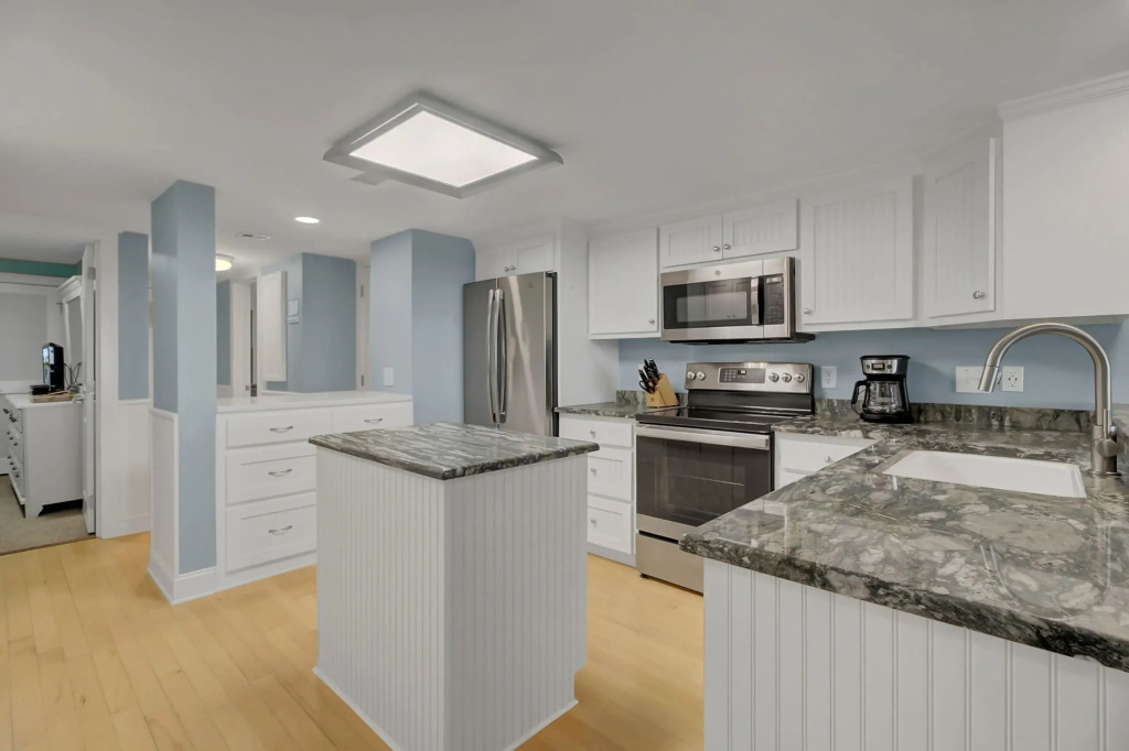 311 B Shipwatch by AvantStay | Shared Pool + VIew, Isle of Palms