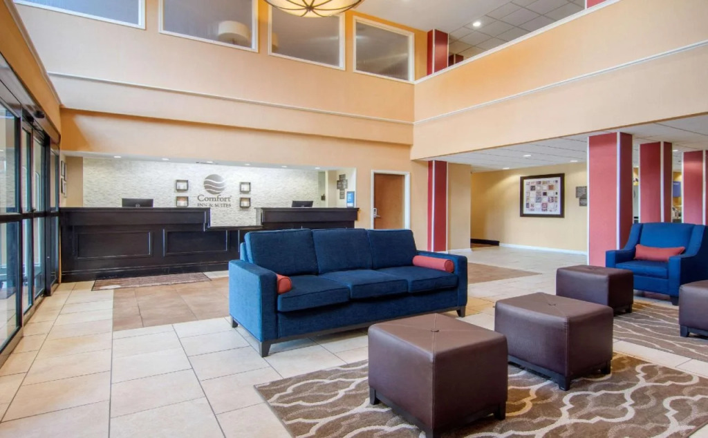 Comfort Inn & Suites Canton Riverstone Area