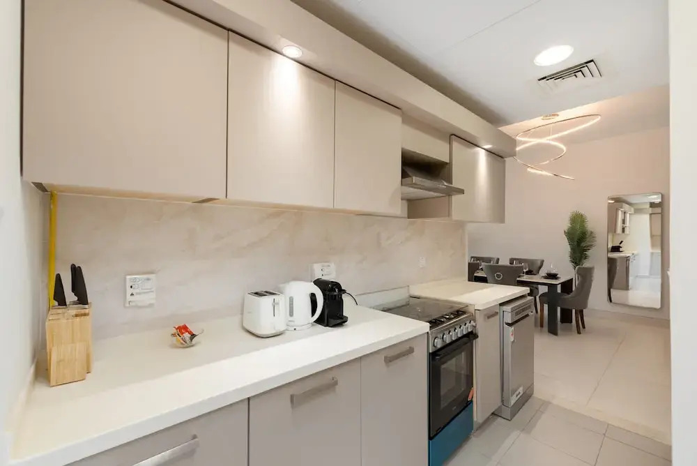 Urban 1BR Palm Apt w Beach Access