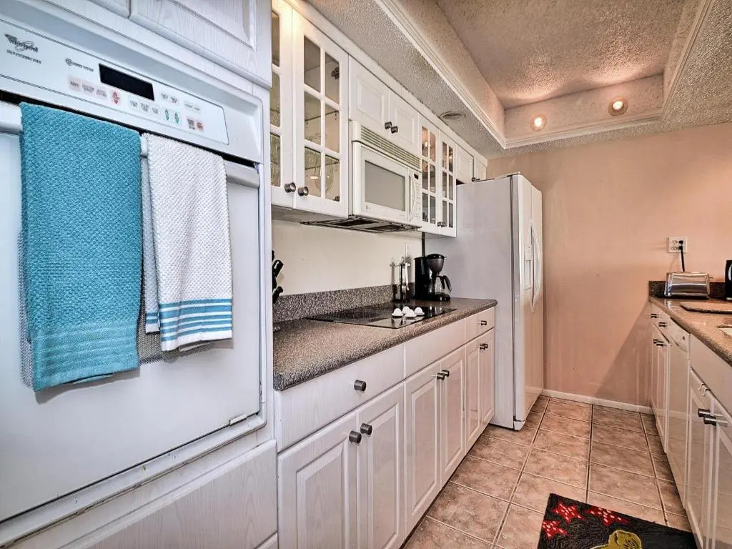 440 West Condos 1508S Walk to the Beach 555