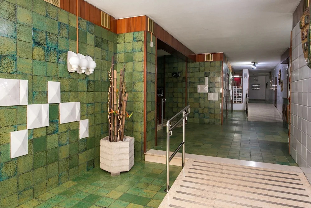 Spacious & Quiet 4 Bedroom Apartment