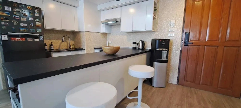 Newly Renovated 1 Bedroom Condo Nana