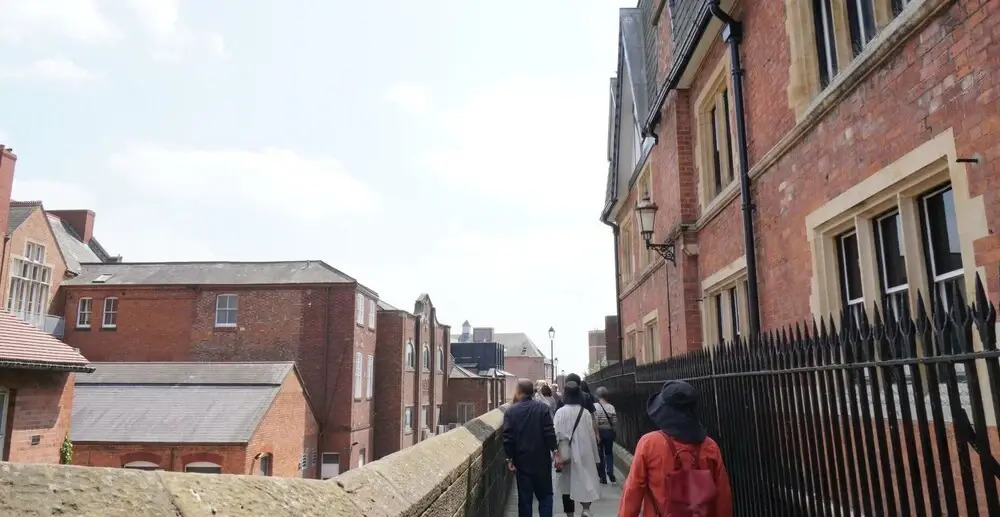 The Gathering Chester 4 Sleeps 14 Very Close to City Centre Racecourse Within Walls