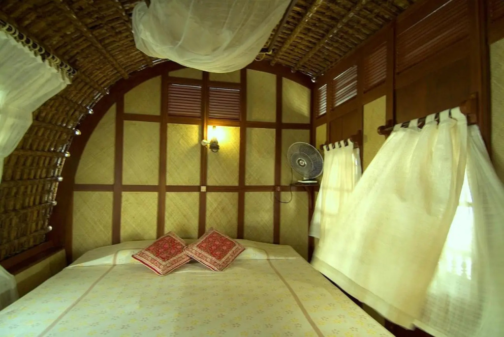 Spice Coast Cruises - Houseboat, A CGH Earth Experience