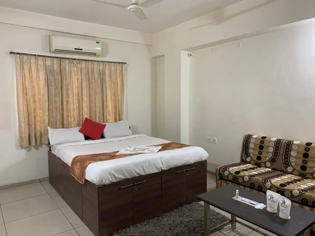 Hotel Mansarovar Luxury Business Hotel