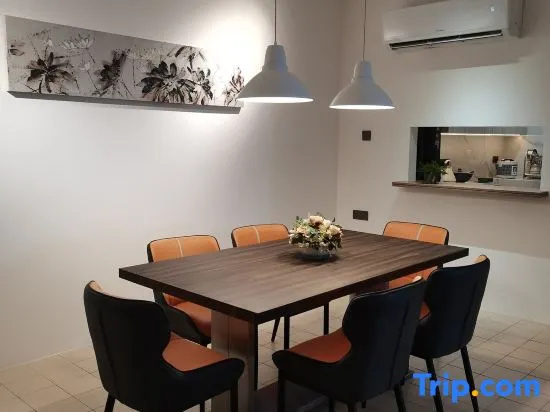 97 HomeStay Kuching 4R3B 9pax 2carpark