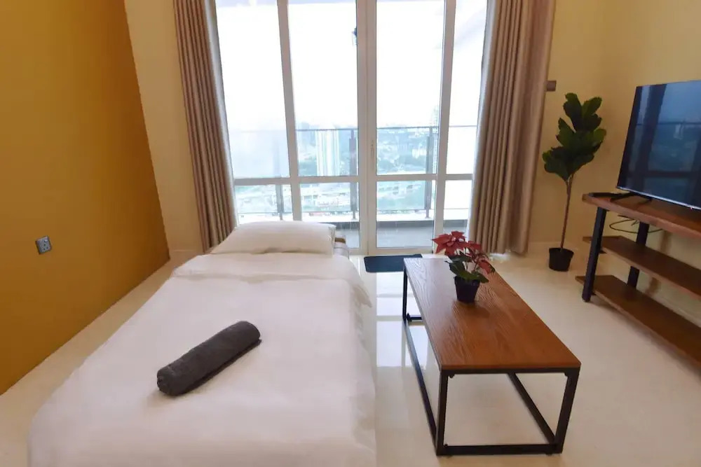 Cozy 1BR Suite at Tritower Steps to JB CIQ