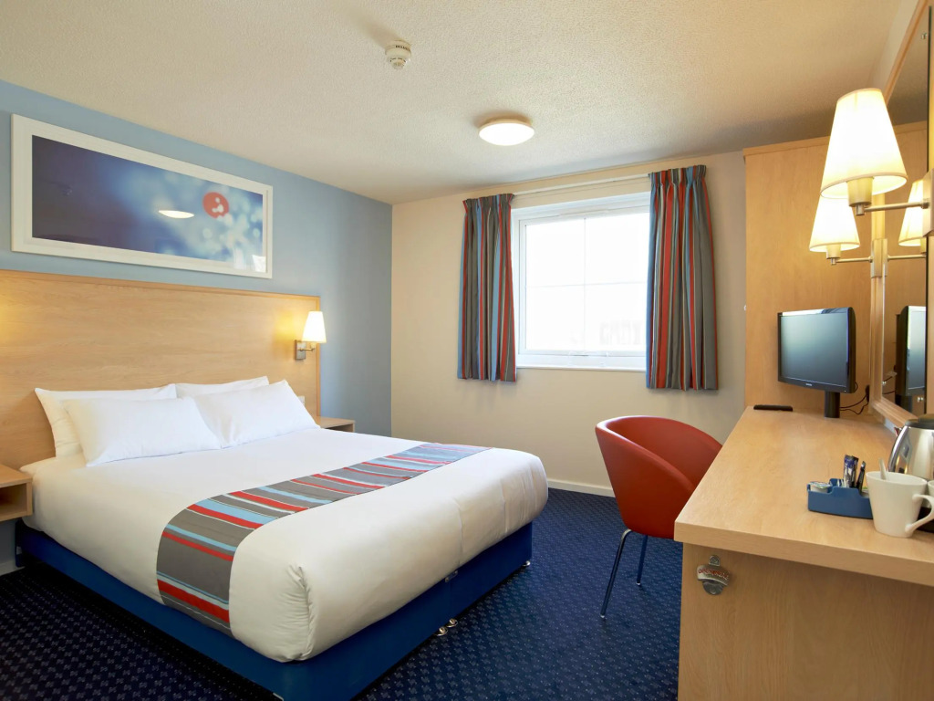 Travelodge Swansea M4