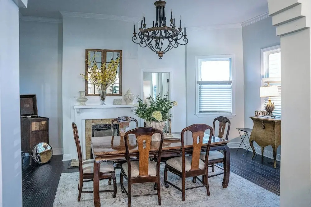 4 BR Home w/ Modern Comforts & Park View