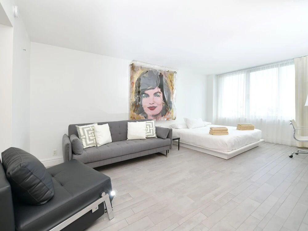 Miami World Rental - Mondrian 821