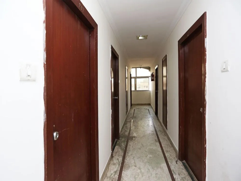 Oyo 23428 Royal Regency