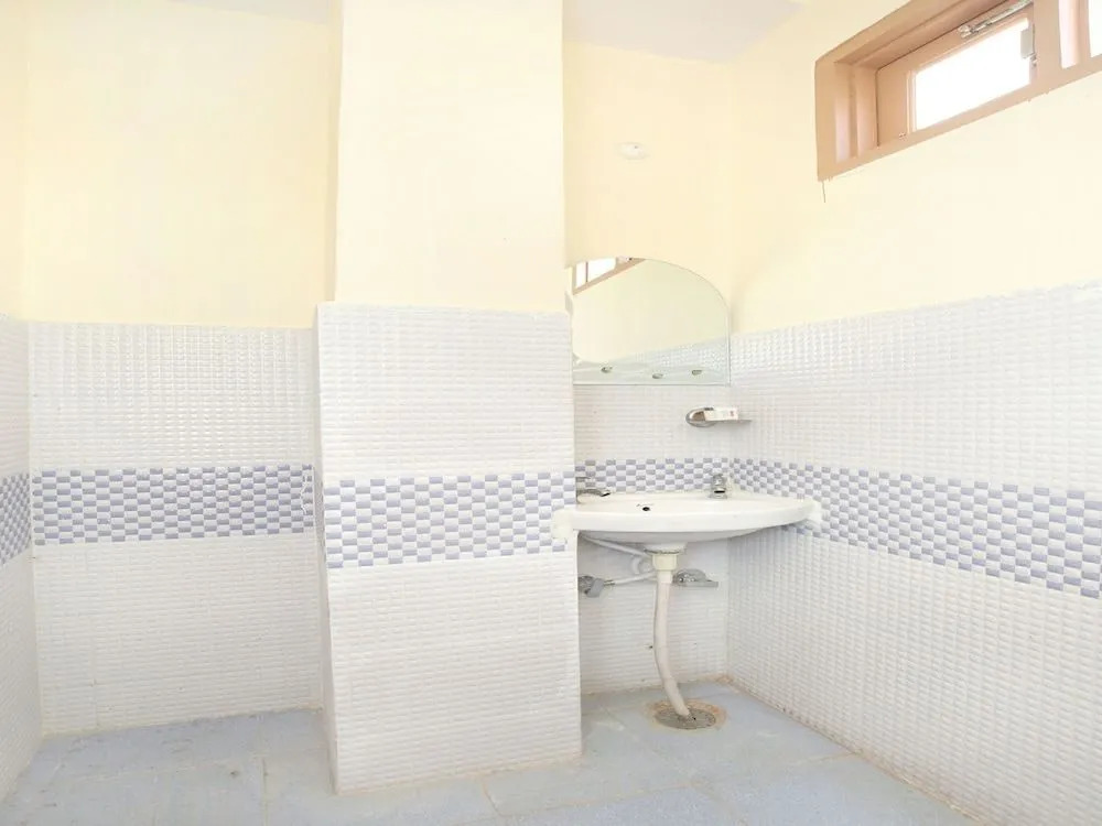 OYO 12745 Hotel Red House