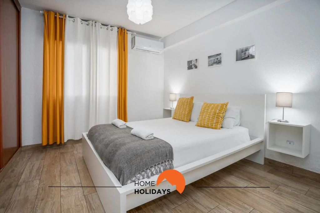 #002 Amazing Apartment Next City Center,Beach