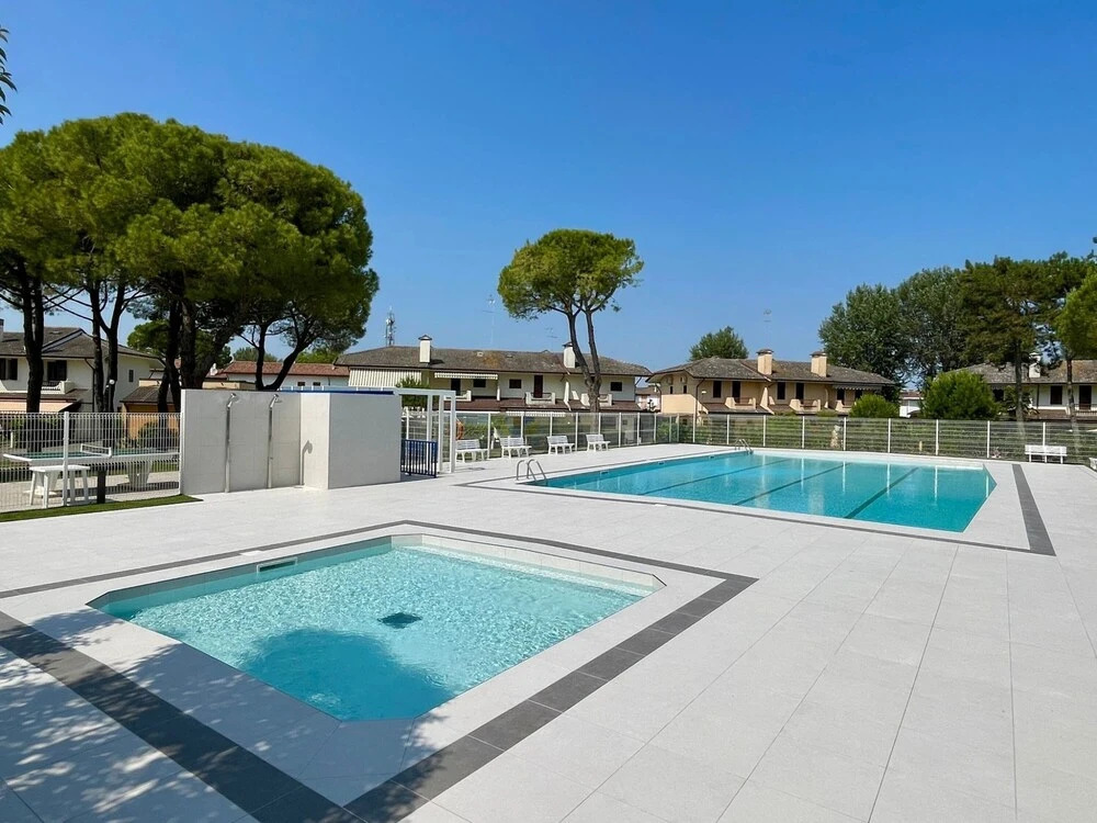 Comfy villa with pool and barbecue