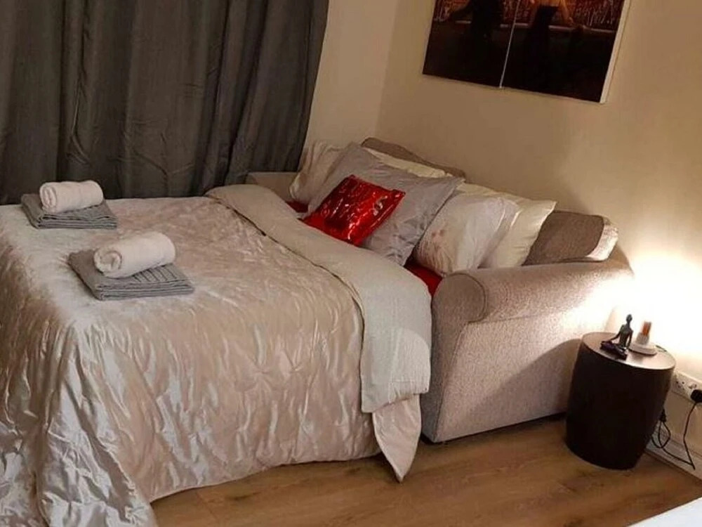 Classic Apartment in Leeds Near Roundhay Park