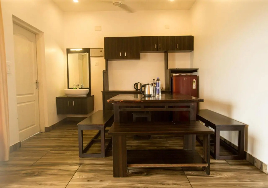 White Stone Vagamon Hilltop Cottage by VOYE HOMES , Private Villa with Scenic Mountain Views