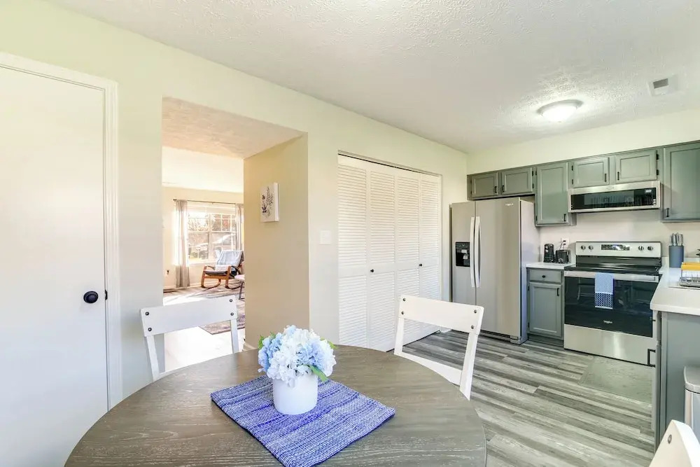 Bowling Green Townhome: 4 Mi to Lost River Cave!