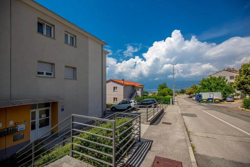 Apartment Bok