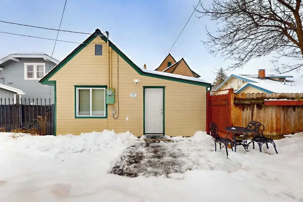 1BR Sunlit Retreat w/ Patio - Near Golf & Parks