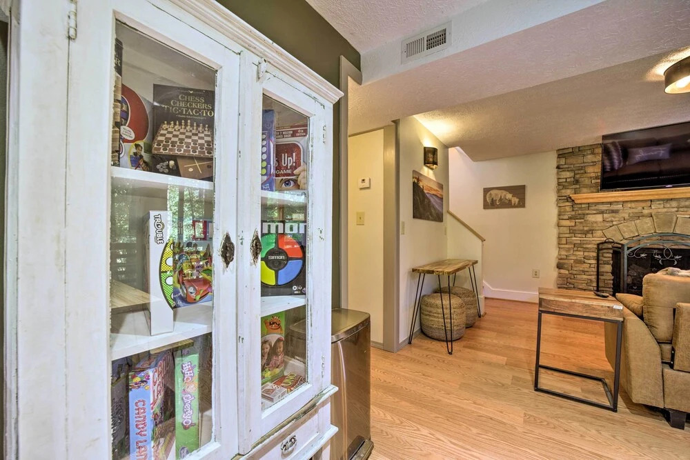 Charming Maggie Valley Getaway w/ Fire Pit!