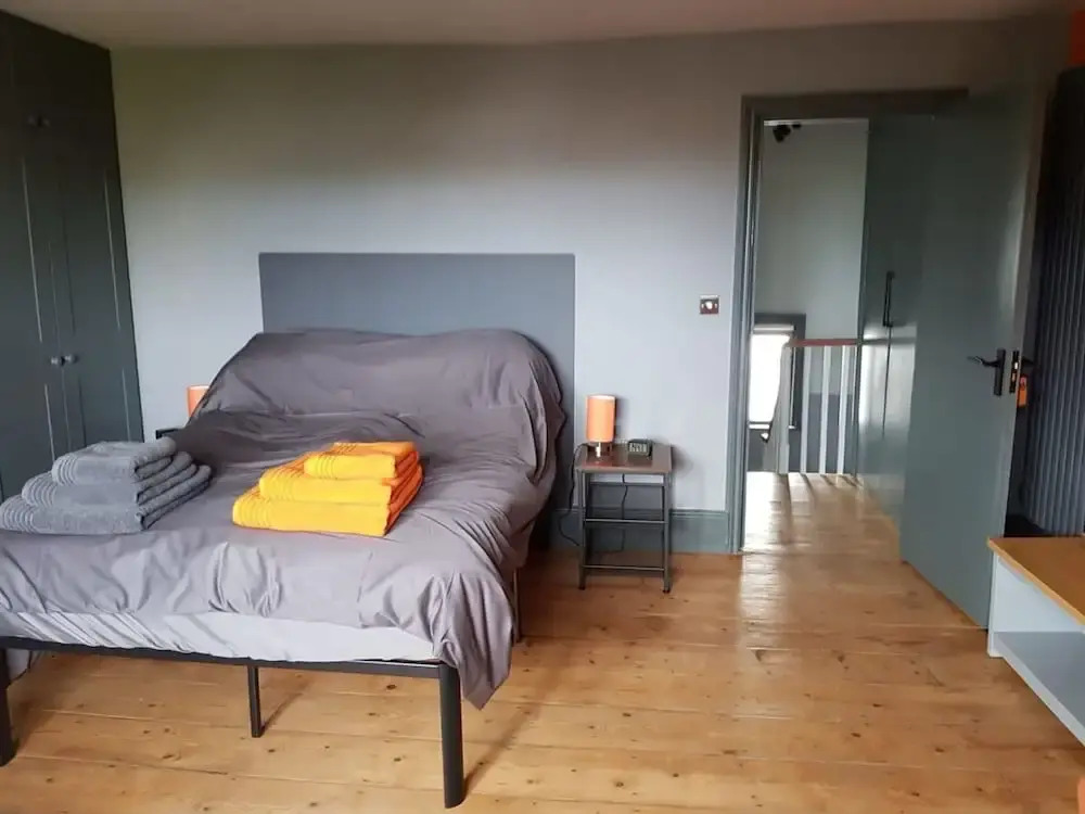 Host Stay Queens Maisonette