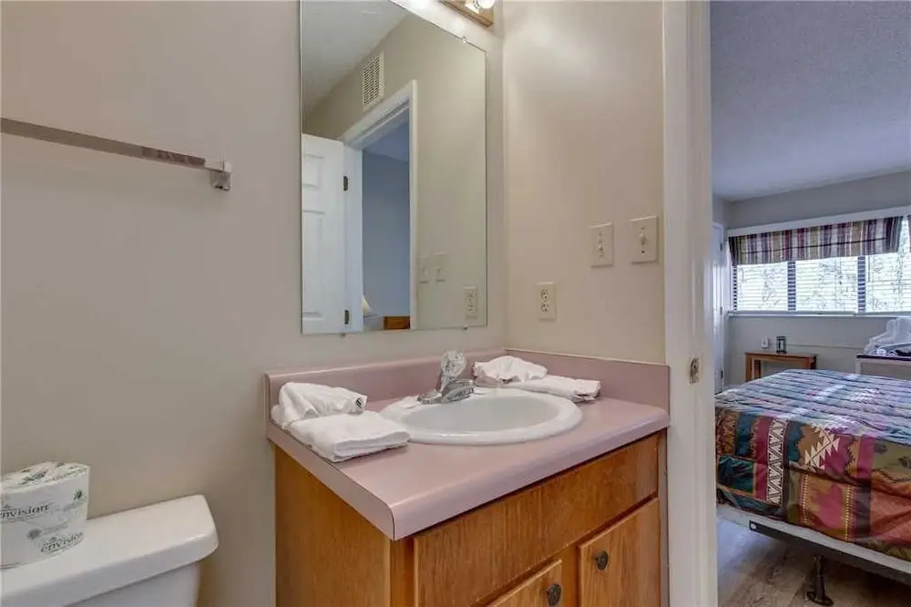 Laurel Inn 103 - One Bedroom Cabin