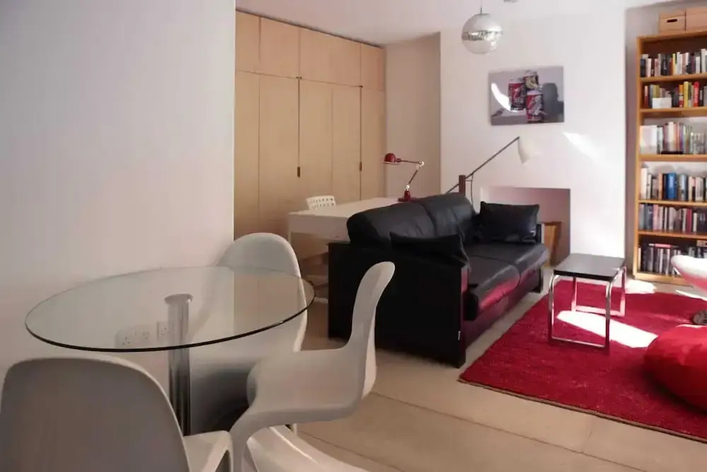 Stylish, Bright Apartment w/ Private Garden