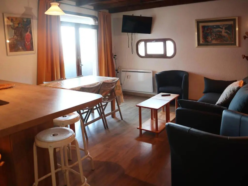 Grand appart skis aux pieds 6 pers, balcon, ascenseur, à coté du jardin des neiges, animaux admis - FR-1-322-220