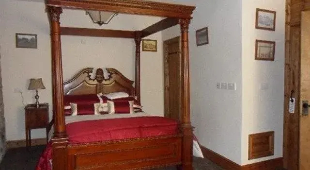 Llanerch Inn
