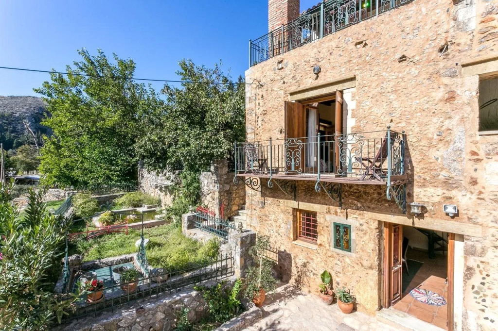 Ifigenia Rooms & Studios