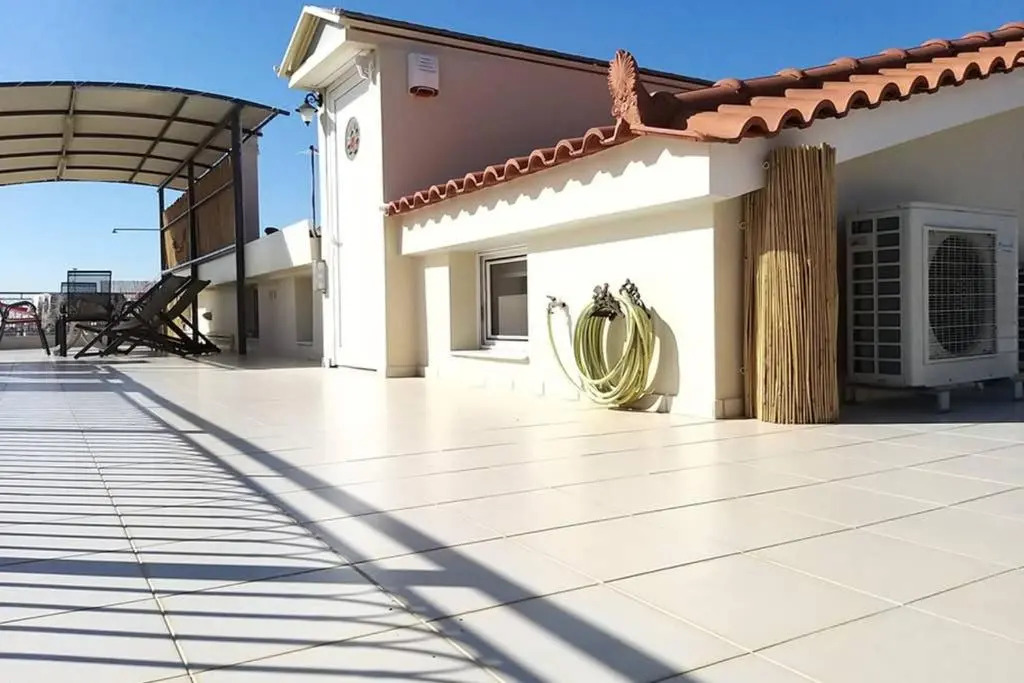 New independent loft, 360⁰ view, 5' beach/center