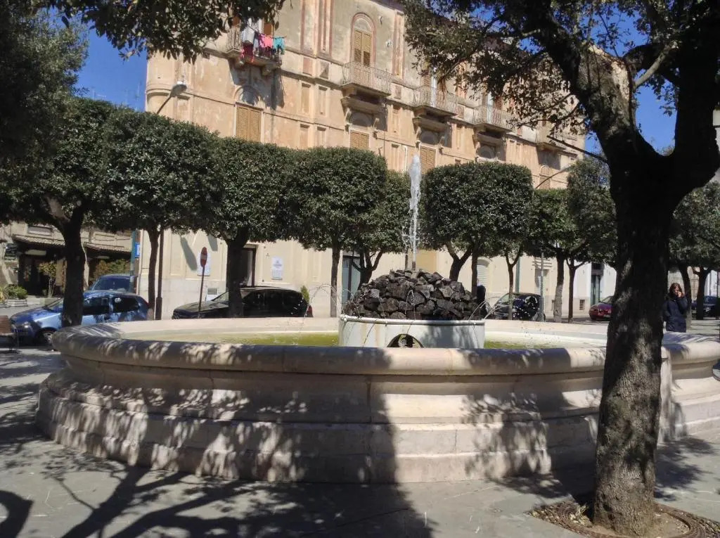Da noi. Nella città dell'acqua e della pietra.