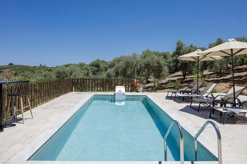 MariAndry Villa, Secluded Retreat with Pool, BBQ & HotTub, By ThinkVilla