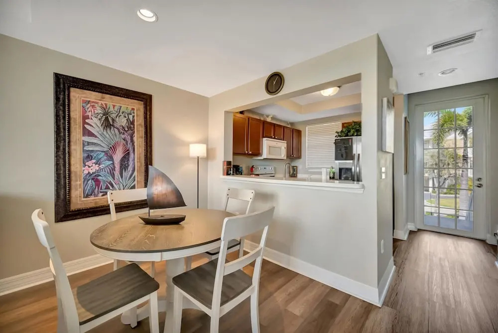 Mangrove View 2BR - Pool Hot Tub Gym Access