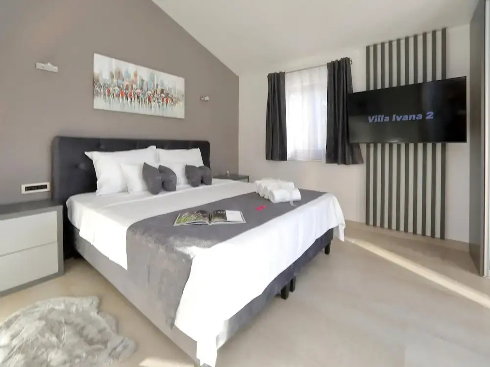 Villa in Starigrad with heated pool