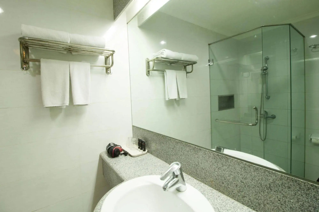RedDoorz Plus @ Istana Plaza