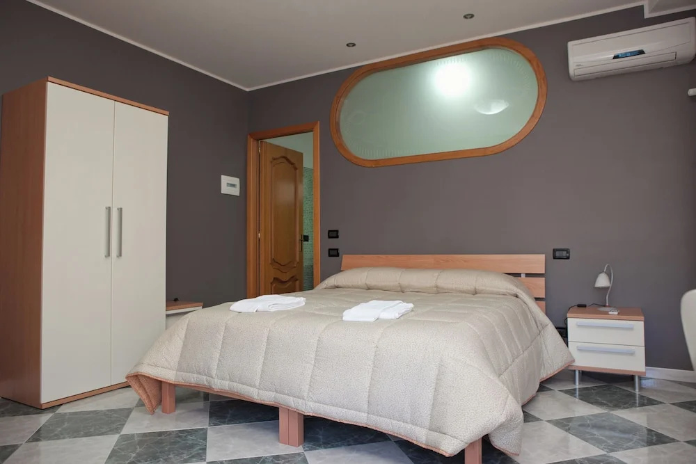 Mauro Home Bed and Relax