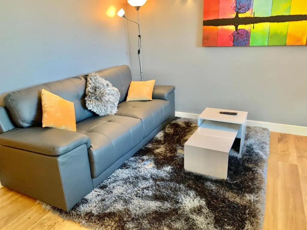 An ENTIRE 2beds, 2bathrooms, free Wifi, Free Parking, Oxford