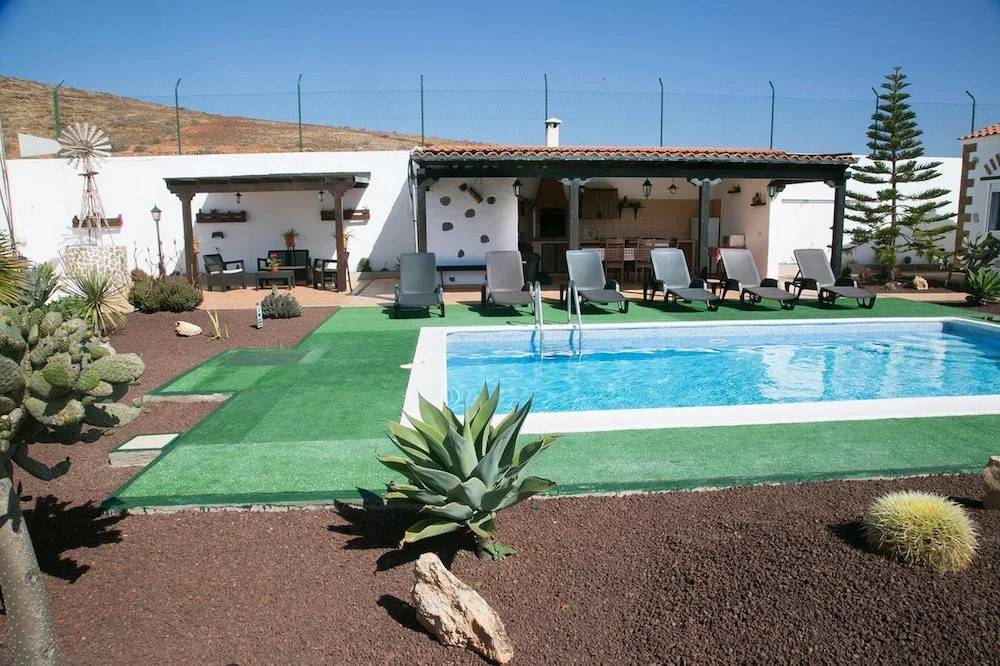Villa With 4 Bedrooms in Las Palmas, With Wonderful Mountain View, Private Pool, Enclosed Garden