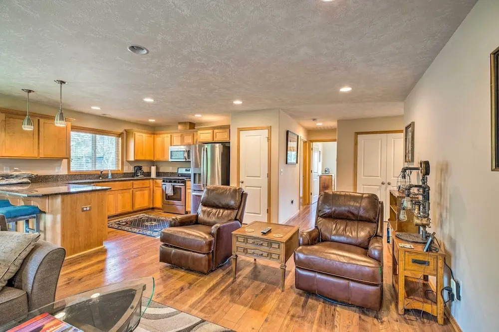 Hammond Home 2 Blocks to Marina & Columbia River!