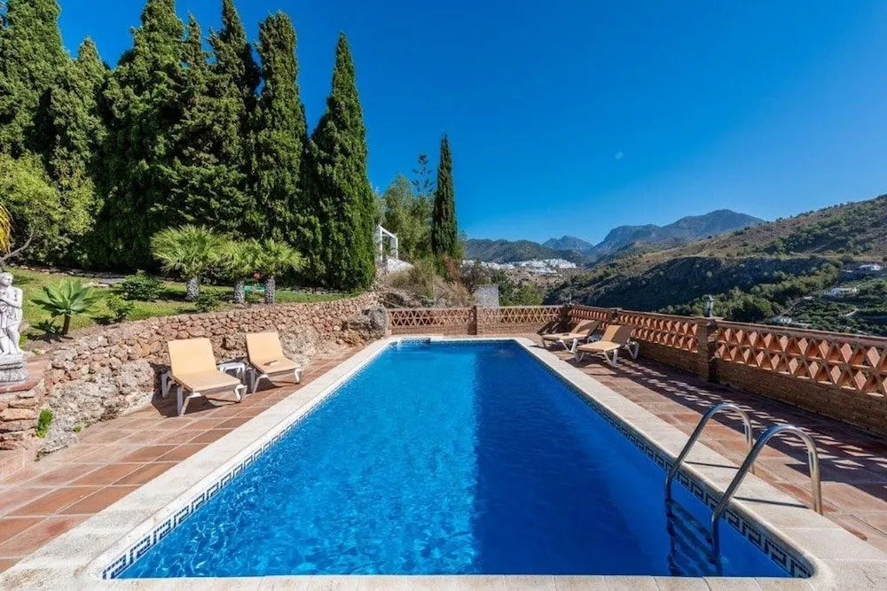 1132 Villa Hazilla