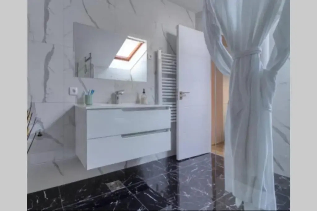 Luxury Riverside Villa with Private Pool, Sauna and BBQ, 12 Guests