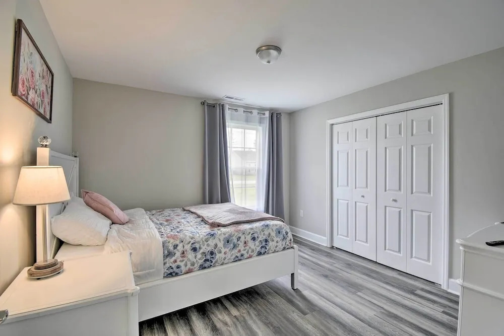 3 Mi to Golf: Loris Home w/ Big Private Yard!