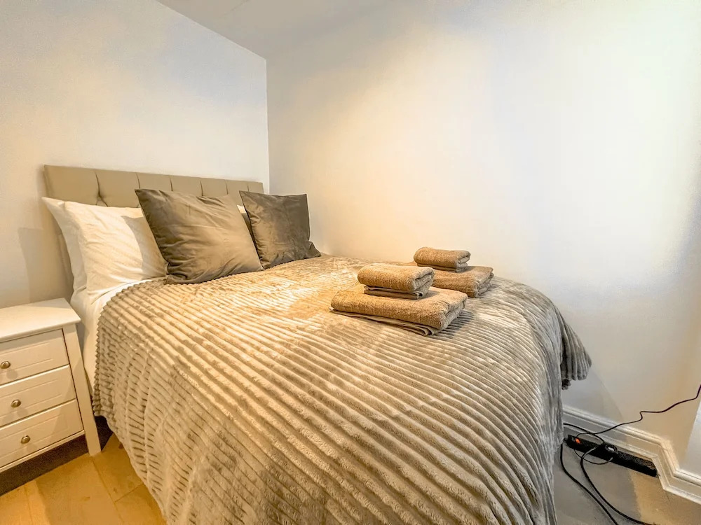 Beautiful & Historic Victoria 3brs Retreat With AC