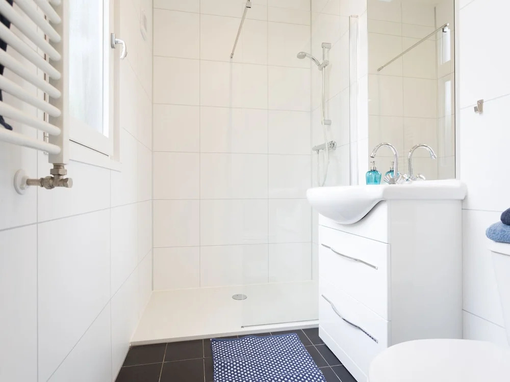 Modern chalet with dishwasher, only 18 km. from Rotterdam
