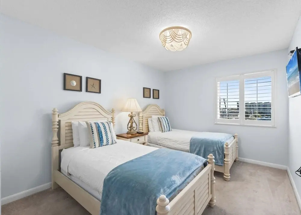 Dune Pointe 201: DON'T MISS OUT! AMAZING BEACH CONDO FREE BEACH SERVICE &more