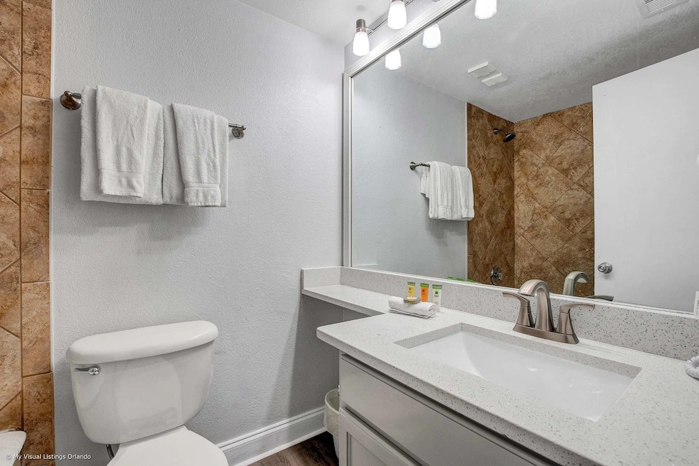 Stylish Condo CDC Standards Private Balcony 2BD 2BA 6en165